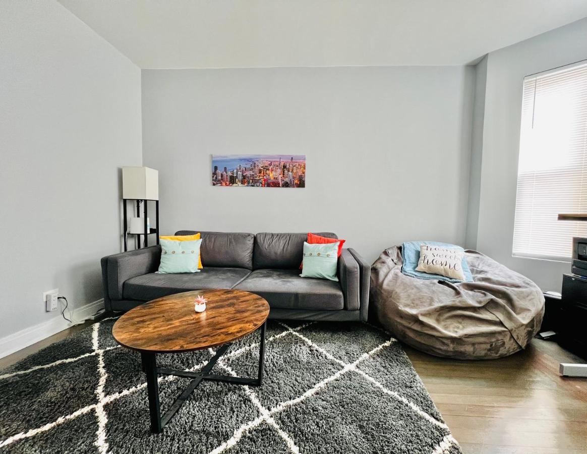 Lovely Logan Square 2-Bedroom In Чикаго Екстериор снимка